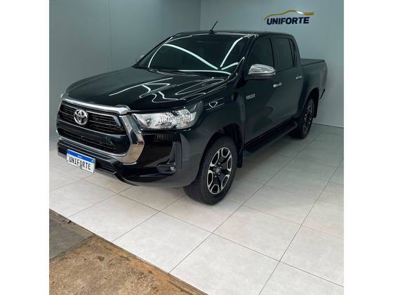 TOYOTA HILUX 2.8 D-4D TURBO DIESEL CD SRV 4X4 AUTOMÁTICO TOYOTA HILUX 2.8 D-4D TURBO DIESEL CD SRV 4X4 AUTOMÁTICO